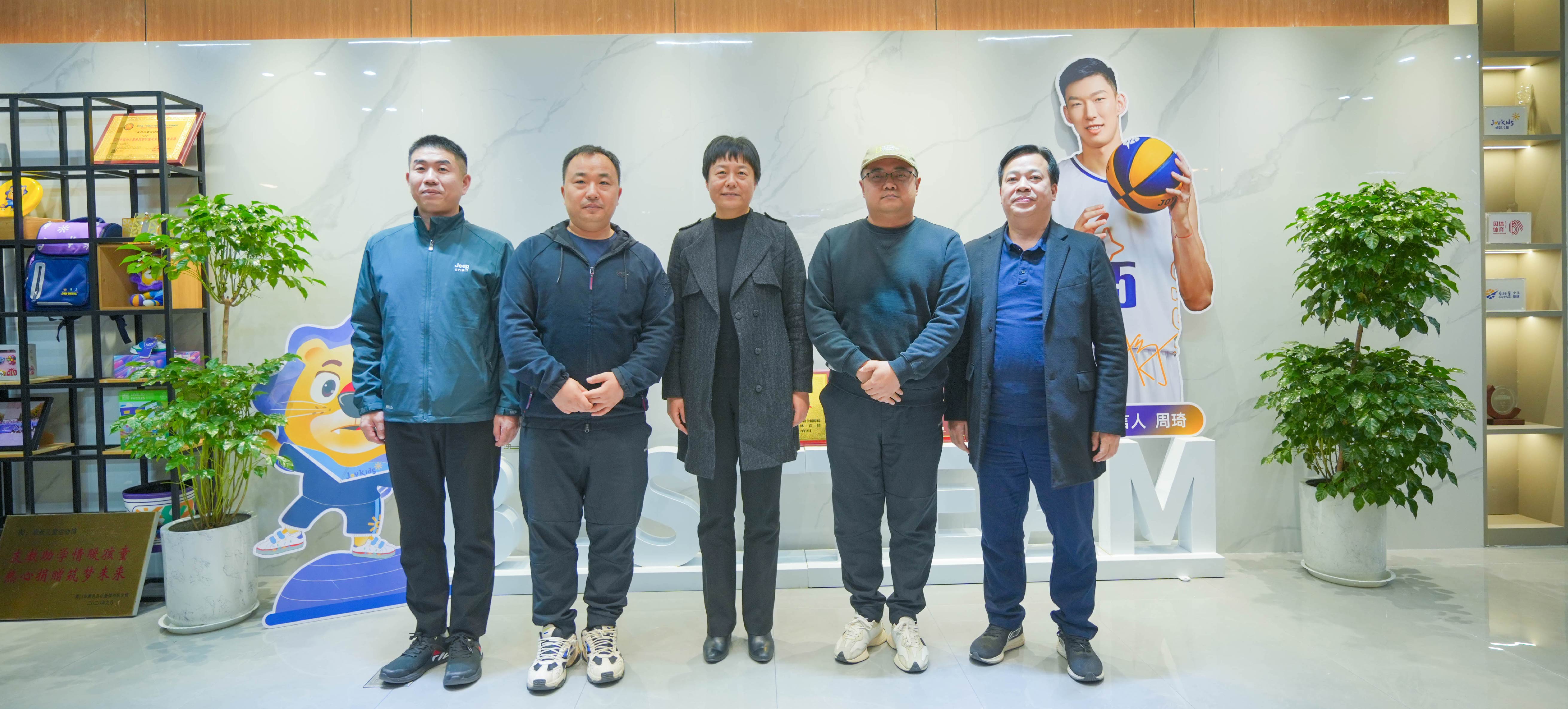 2023年11月27日，郑州市体育局党委书记、局长李雅一行，莅临88858CC永利体育调研指导